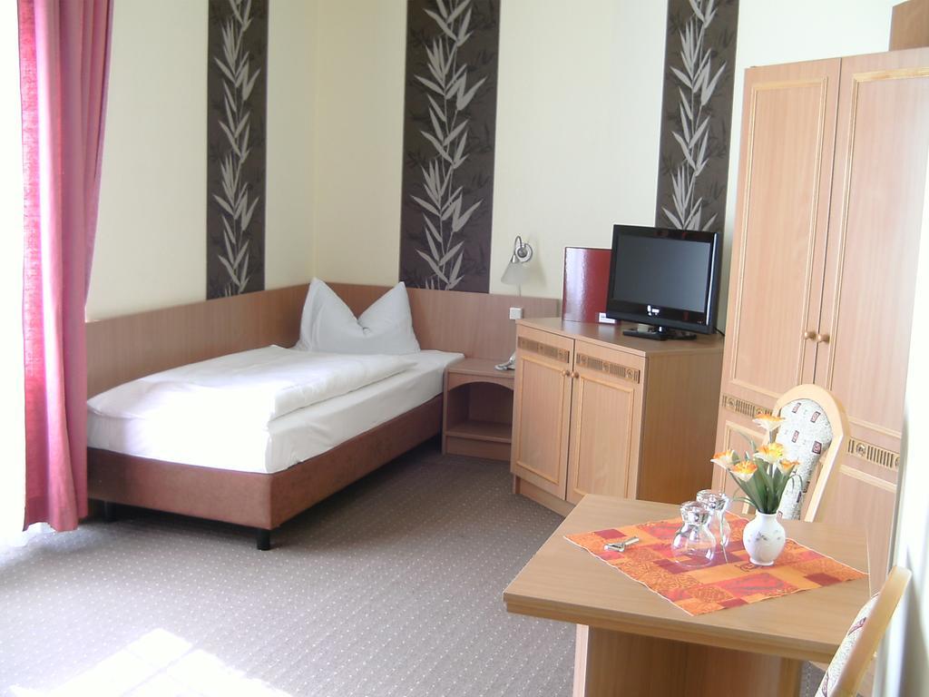 Mucha Ohg Hotel Sembziner Hof Klink Oda fotoğraf