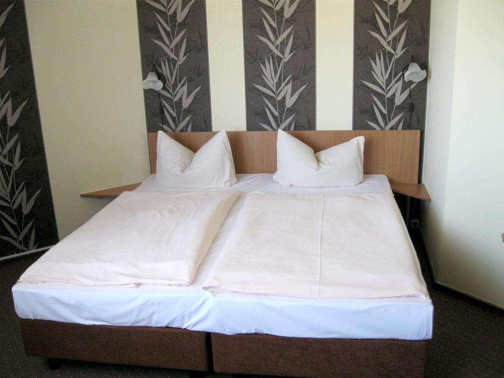 Mucha Ohg Hotel Sembziner Hof Klink Oda fotoğraf