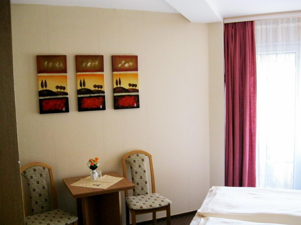 Mucha Ohg Hotel Sembziner Hof Klink Oda fotoğraf