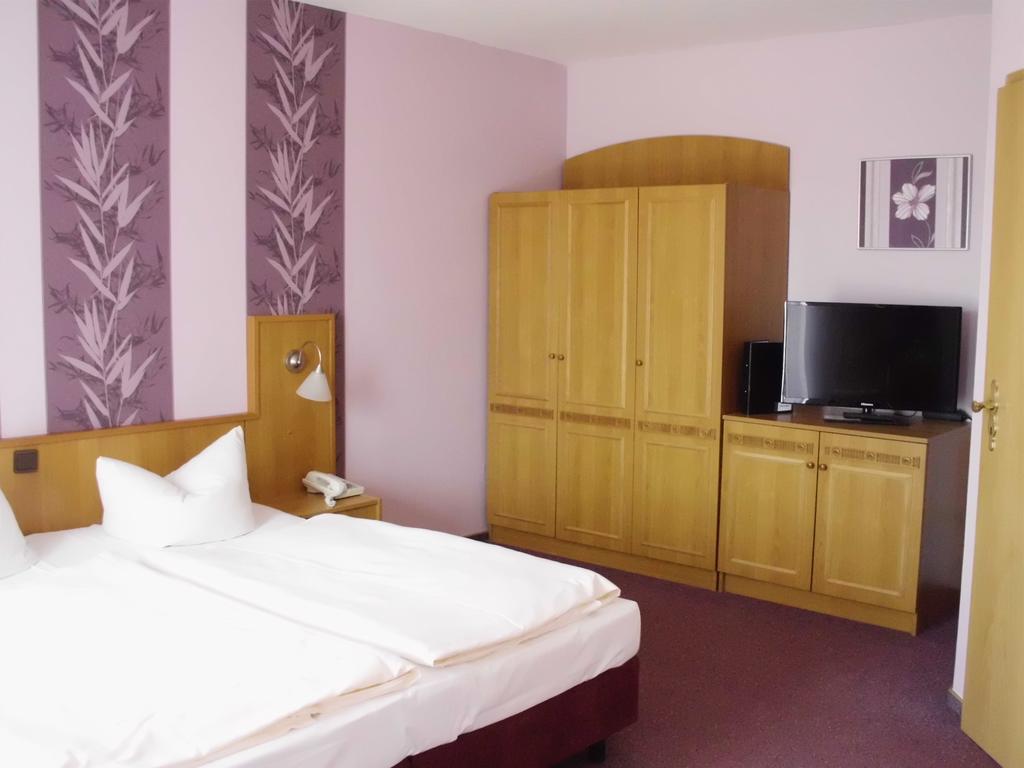 Mucha Ohg Hotel Sembziner Hof Klink Oda fotoğraf